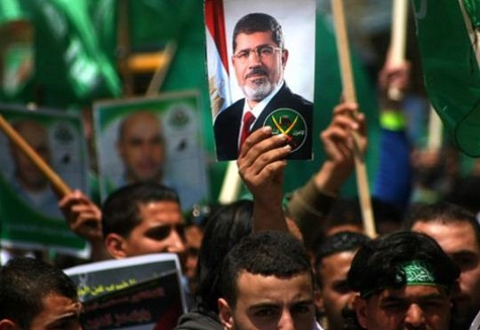 خبير وأكاديمي يشرح تداعيات القرار الأمريكي تصنيف "الإخوان المسلمين" بالإرهاب